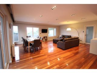 Sunny 3 Bedroom Apartment in Sandy Bay Apartment, Sandy Bay - 1
