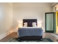 Sunny Apartment with Private Parking Apartment, Sydney - thumb 10