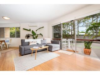 SUNNY BEACHSIDE APARTMENT / MERMAID BEACH Apartment, Gold Coast - 4