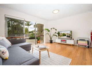 SUNNY BEACHSIDE APARTMENT / MERMAID BEACH Apartment, Gold Coast - 3