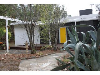 Sunny Corner Lake Eildon Guest house, Eildon - 1