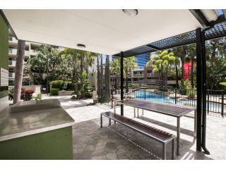 Sunny poolside retreat in the heart of the Valley Apartment, Brisbane - 4