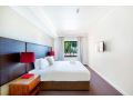 Sunny Side Up on The Esplanade with Balcony & Pool Apartment, Darwin - thumb 6