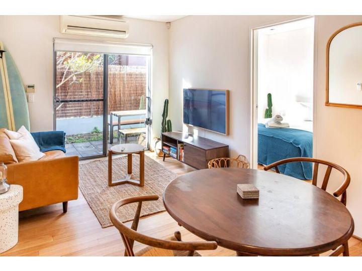 Sunny Terrace in the Heart Of Bondi Beach Apartment, Sydney - imaginea 2