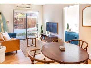 Sunny Terrace in the Heart Of Bondi Beach Apartment, Sydney - 2