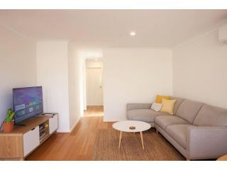 SunnyRidge Villa A Cosy Stylish 5 mins to Freo Apartment, South Fremantle - 1