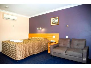 SunPalms Motel Hotel, Rockhampton - 2