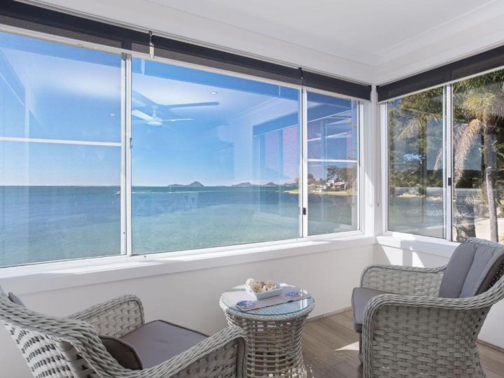 Sunrise Waters&#x27;, 2/63 Soldiers Point Road - stunning waterfront property Guest house, Soldiers Point - imaginea 1