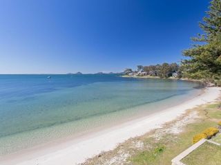 Sunrise Waters', 2/63 Soldiers Point Road - stunning waterfront property Guest house, Soldiers Point - 2