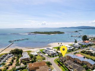 Sunset Place' 1/29 Sunset Boulevard- gorgeous townhouse so close to the water Guest house, Soldiers Point - 2