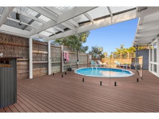 Sunset- Pool, Close to The Beach, Family Friendly Guest house, Ocean Grove - 3