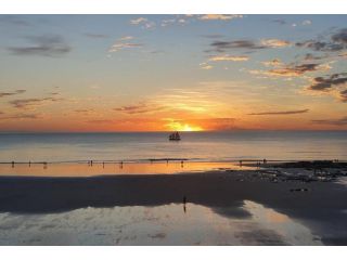 Sunset View Broome - Family Poolside Retreat Guest house, Western Australia - 3
