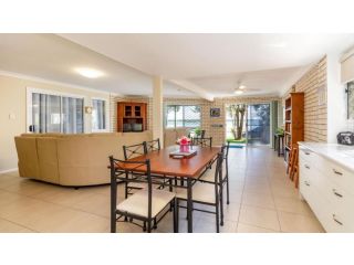 Sunsets from your front patio - Sylvan Beach Esp, Bellara Guest house, Bellara - 3