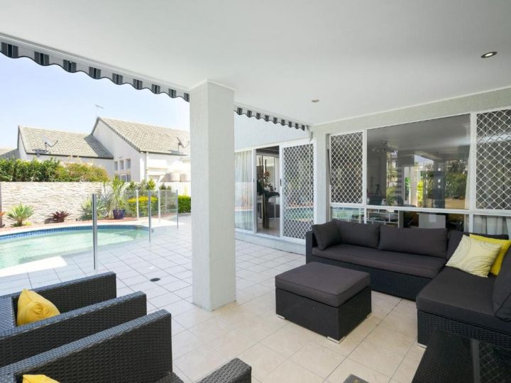 Super Sized Family Retreat With a Pool Guest house, Gold Coast - imaginea 14