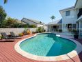 Super Sized Family Retreat With a Pool Guest house, Gold Coast - thumb 2
