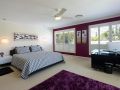 Super Sized Family Retreat With a Pool Guest house, Gold Coast - thumb 5