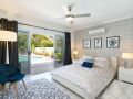 Super Sized Family Retreat With a Pool Guest house, Gold Coast - thumb 4