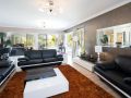 Super Sized Family Retreat With a Pool Guest house, Gold Coast - thumb 9