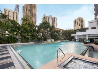 Surfers Ocean View. Large Fridge, Washing Machine, WIFI Apartment, Gold Coast - 1