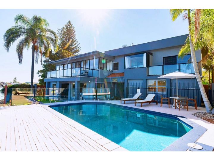 Surfers Paradise Unique 7-Bedrooms Waterfront Holiday Home Villa, Gold Coast - imaginea 1