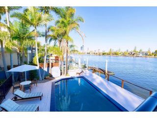 Surfers Paradise Unique 7-Bedrooms Waterfront Holiday Home Villa, Gold Coast - 4