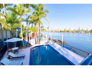 Surfers Paradise Unique 7-Bedrooms Waterfront Holiday Home Villa, Gold Coast - 4