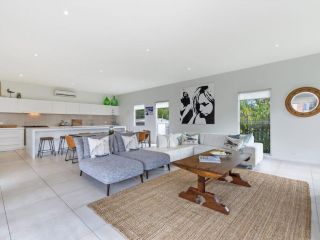 Surfs Up - Fresh and modern East Beach home Guest house, Port Fairy - 4