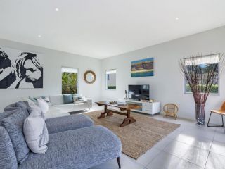 Surfs Up - Fresh and modern East Beach home Guest house, Port Fairy - 1