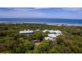Surfside Beach House 17 - Rainbow Shores, Swimming pool, 2 minute walk to beach, air conditioning, relax here Guest house, Rainbow Beach - thumb 10