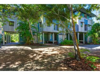 Surfside Beach House 19 - Rainbow Shores - Perfect beach holiday retreat, Walk to the beach within two minutes Guest house, Rainbow Beach - 1