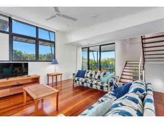 Surfside Beach House 19 - Rainbow Shores - Perfect beach holiday retreat, Walk to the beach within two minutes Guest house, Rainbow Beach - 4