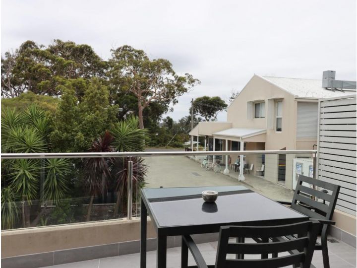 Swan Lake Retreat Apartment, Berrara - imaginea 15