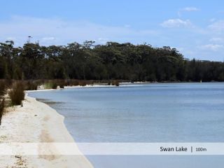 Swan Lake Retreat Apartment, Berrara - 2
