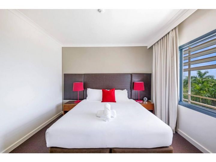 Sweeping Harbourfront Views atop Tropical Resort Apartment, Darwin - imaginea 16