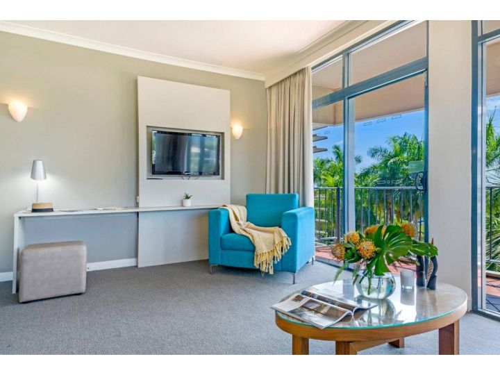 Sweeping Harbourfront Views atop Tropical Resort Apartment, Darwin - imaginea 3