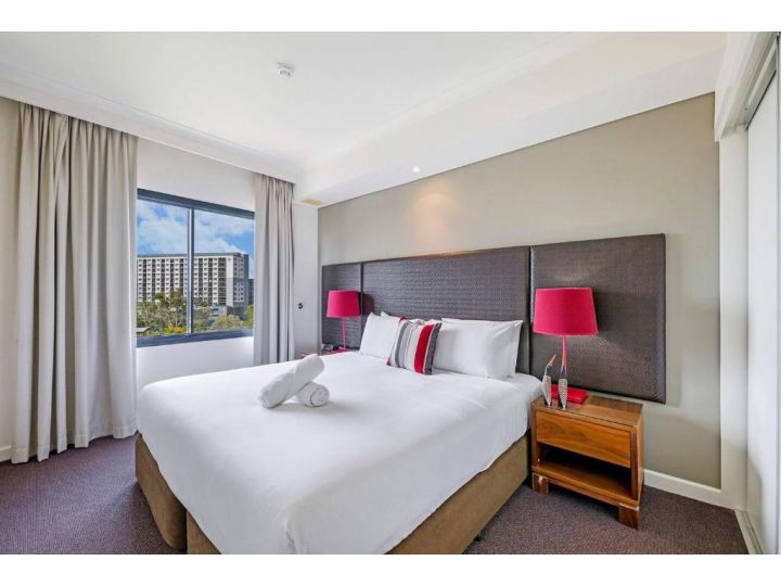 Sweeping Harbourfront Views atop Tropical Resort Apartment, Darwin - imaginea 13