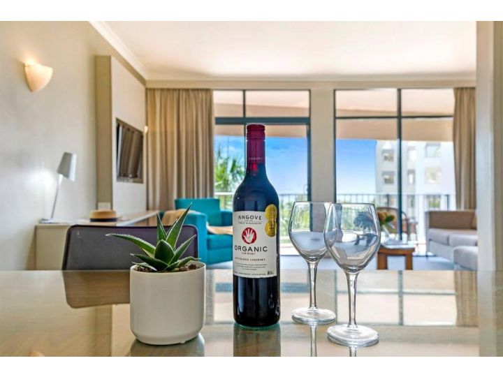 Sweeping Harbourfront Views atop Tropical Resort Apartment, Darwin - imaginea 20