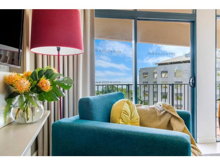 Sweeping Harbourfront Views atop Tropical Resort Apartment, Darwin - imaginea 10