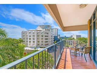 Sweeping Harbourfront Views atop Tropical Resort Apartment, Darwin - 2