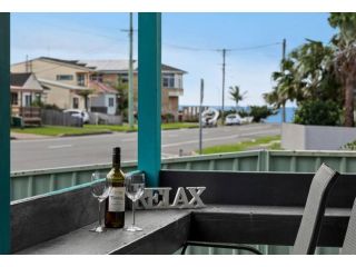 Coastal Vibes - Walk to beach, Marina, Cafes and Pubs Guest house, Shellharbour - 2