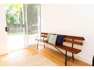 Sweet Summer Spacious Cottage in CBD Cook Park Guest house, Orange - 3