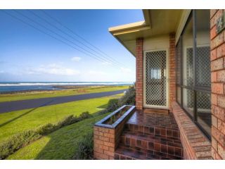 Swimmers Rest - uninterrupted panoramic ocean views - 1 Bedroom Guest house, Port Fairy - 2