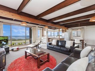 Swimmers Rest - uninterrupted panoramic ocean views - 1 Bedroom Guest house, Port Fairy - 1