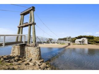 Swingbridge Guest house, Lorne - 1