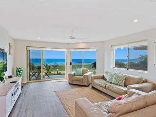 Tahnee Court Unit 3 - Absolute beachfront Apartment Apartment, Gold Coast - 1