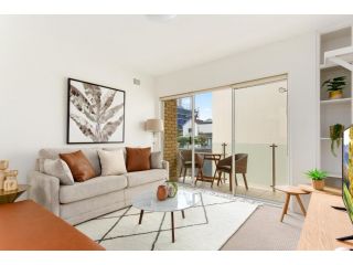 Tamarama Beachside Retreat with Views Apartment, Sydney - 2