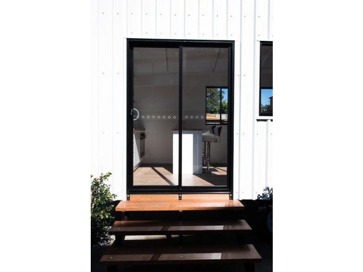 Loft Tiny Home at Tatler Wines "Yaama" Guest house, Lovedale - imaginea 4