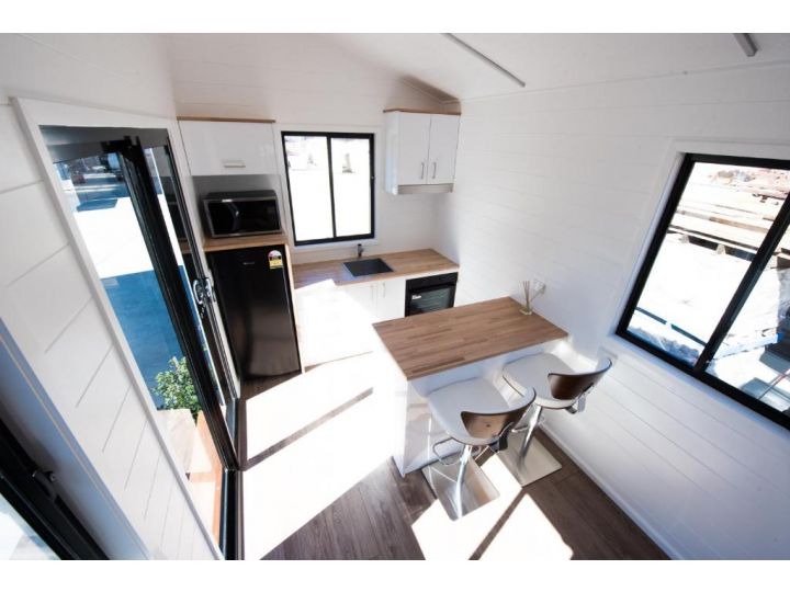 Loft Tiny Home at Tatler Wines "Yaama" Guest house, Lovedale - imaginea 12
