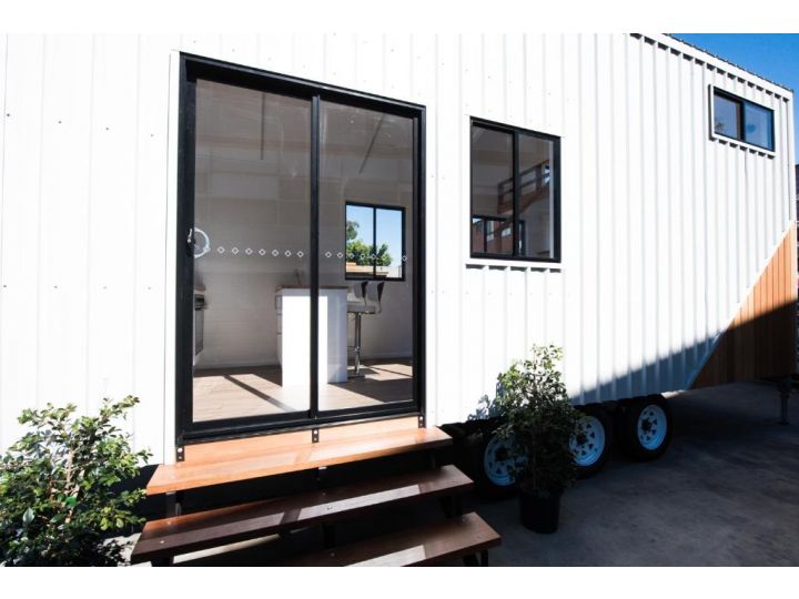 Loft Tiny Home at Tatler Wines "Yaama" Guest house, Lovedale - imaginea 6