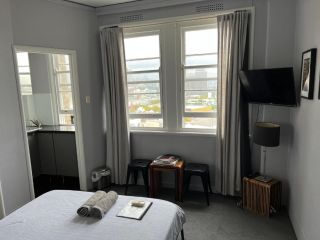 Taylor Square: small studio with a view! BUDGET Apartment, Sydney - 1
